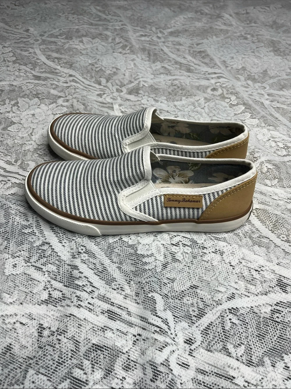 Tommy Bahama Slip On Shoes Women’s 6.5 Striped Canvas Casual Comfort Loafers